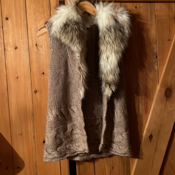 Loft sweater vest with faux fur collar. Size S - Picture 2 of 8